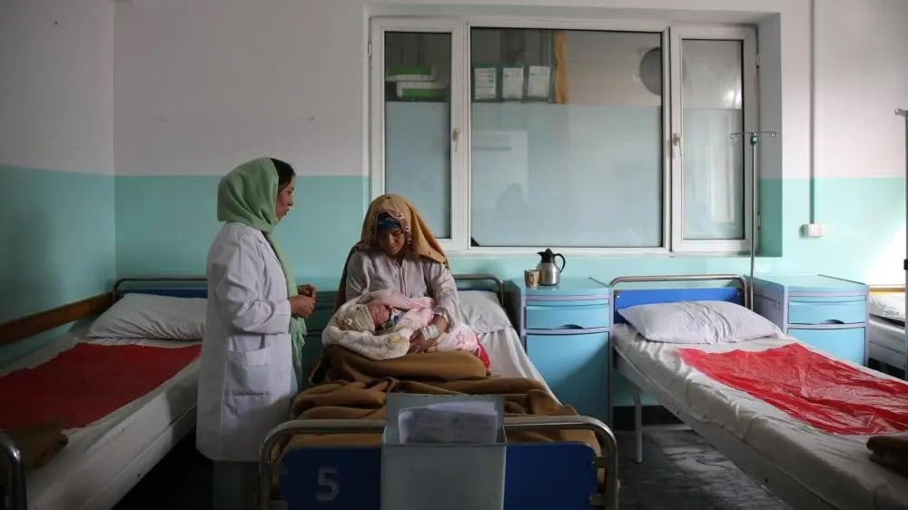 Read more about the article بحران تازه در نظام صحی افغانستان؛ هر دو ساعت یک مادر جان می‌دهد