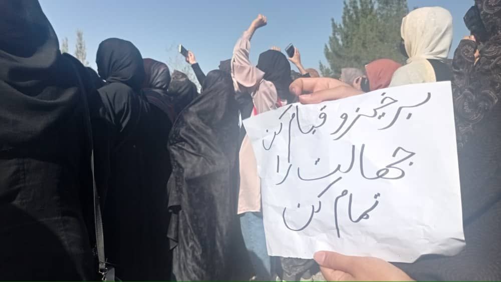 Read more about the article امیدوارم پایان ظلمات، بیداری مردم باشند