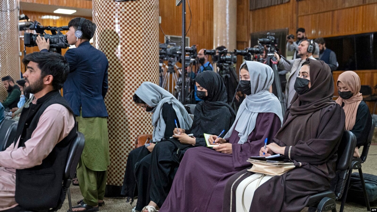 Read more about the article زنگ خطر برای آزادی بیان: طالبان در کمین فضای مجازی