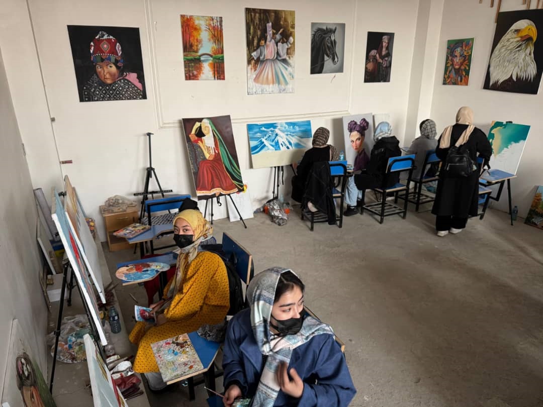 Read more about the article Mehrbanoo: Painting Hope in a Colorless World