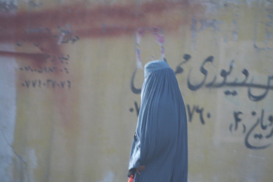 Read more about the article مسئولان طالبان یک زن و سه مرد را در کابل و سمنگان شلاق زدند